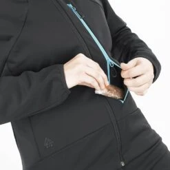 Salomon Mountain Gore-Tex Softshell Jacket Femme Noir 16 Salomon Mountain Gore-Tex Softshell Jacket Femme Noir -Patago Vetements Magasin main LC1841300 5 MOD mtngtxsoftshelljkt deepblackbluefish smallpocket w.png.hig 59e9